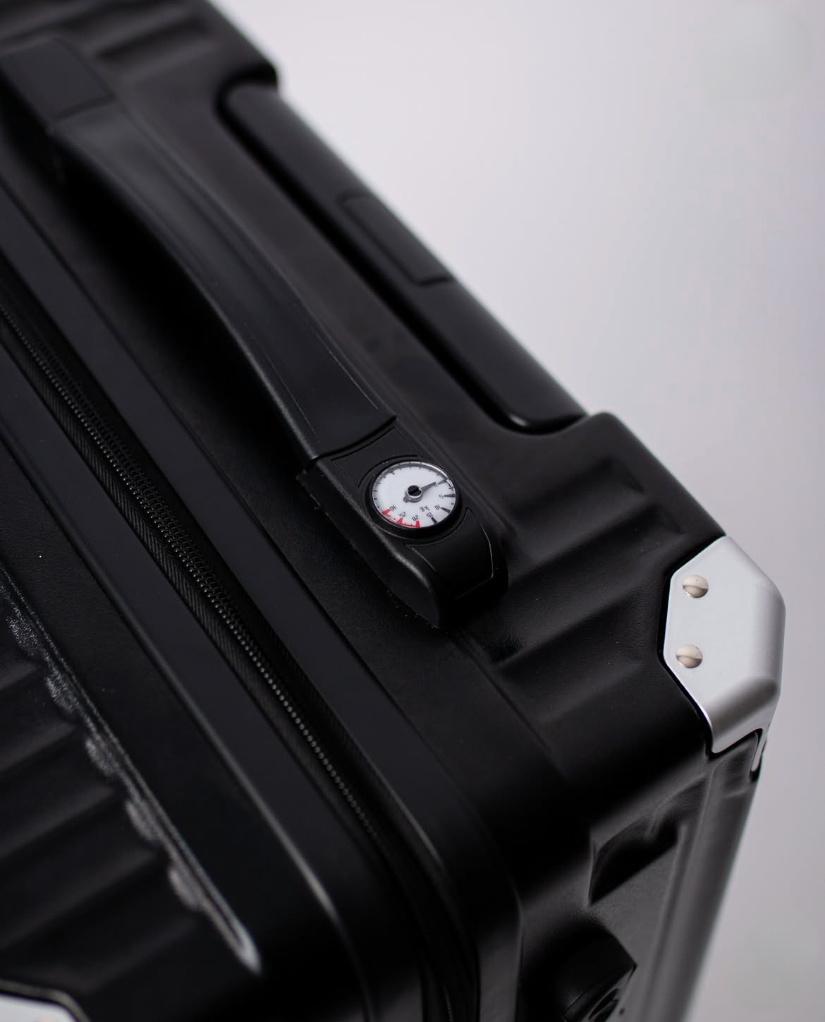 Pourquoi une valise avec pèse-bagage intégré, ça change tout